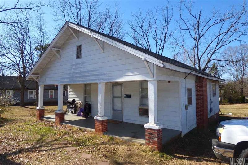 208 14th St SE, Hickory, NC 28602