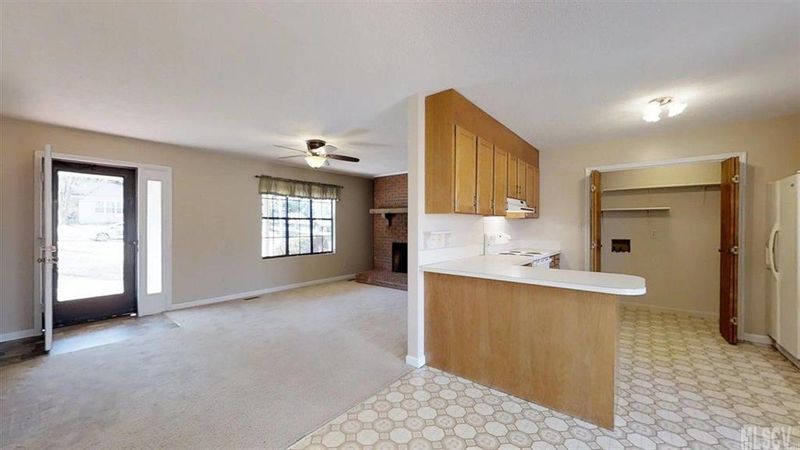 64 22nd Ave NW, Hickory, NC 28601