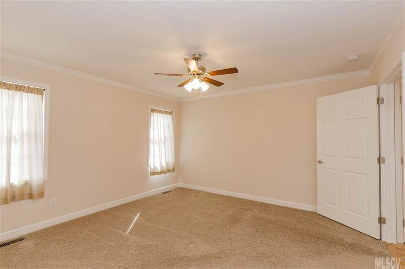 4243 Pickering Dr, Hickory, NC 28602