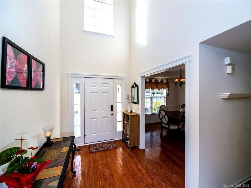 12121 Mountainside Ln, Charlotte, NC 28278