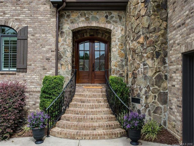 7140 Old Providence Rd, Charlotte, NC 28226