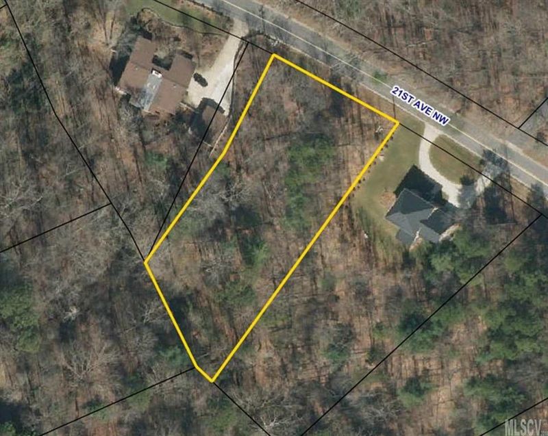 645 21st Ave NW, Hickory, NC 28601