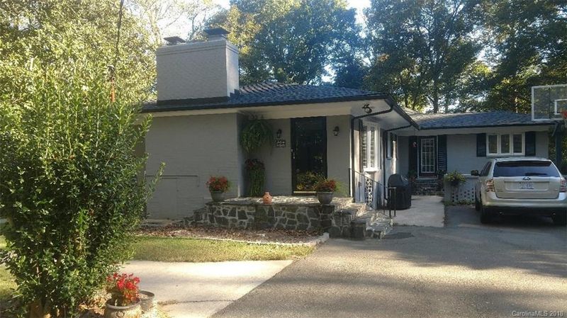 7401 Rockland Dr, Charlotte, NC 28213