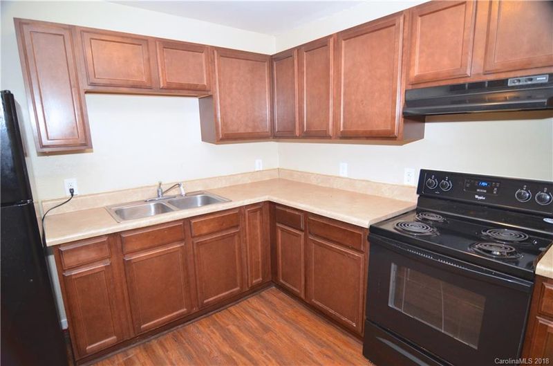 2409 Longleaf Dr, Charlotte, NC 28210