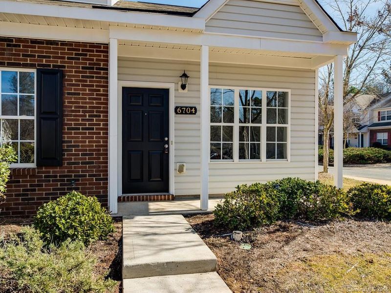 6704 Cypress Tree Ln, Charlotte, NC 28215