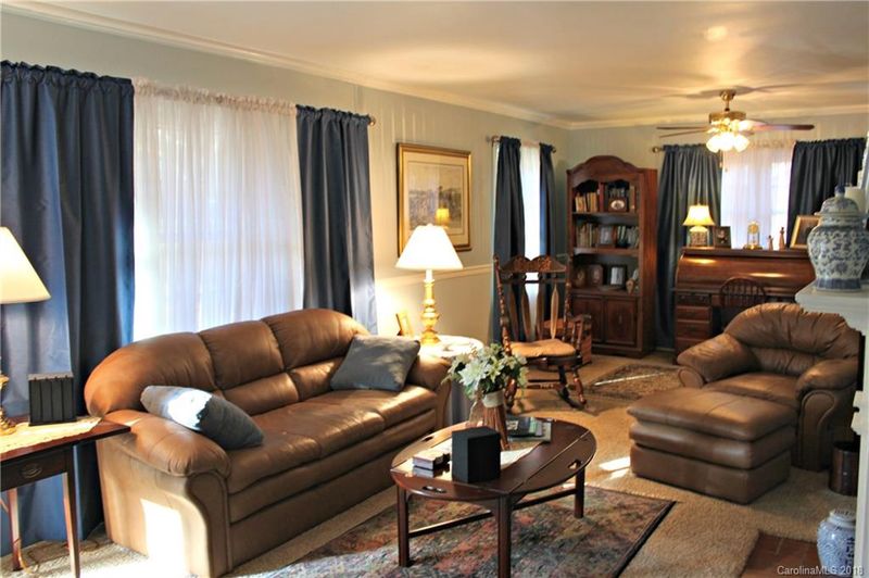 121 Oak Trl, Belmont, NC 28012