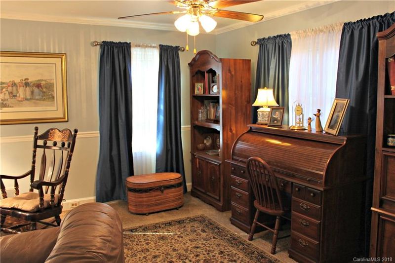 121 Oak Trl, Belmont, NC 28012
