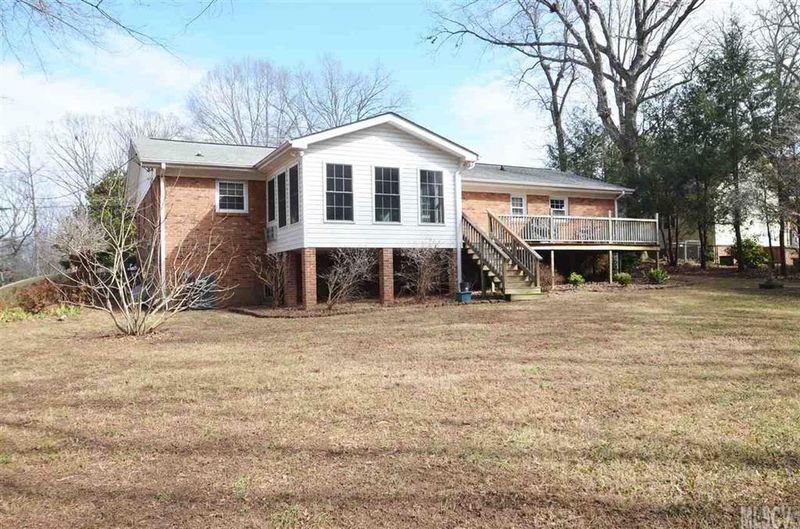 143 25th Ave NW, Hickory, NC 28601