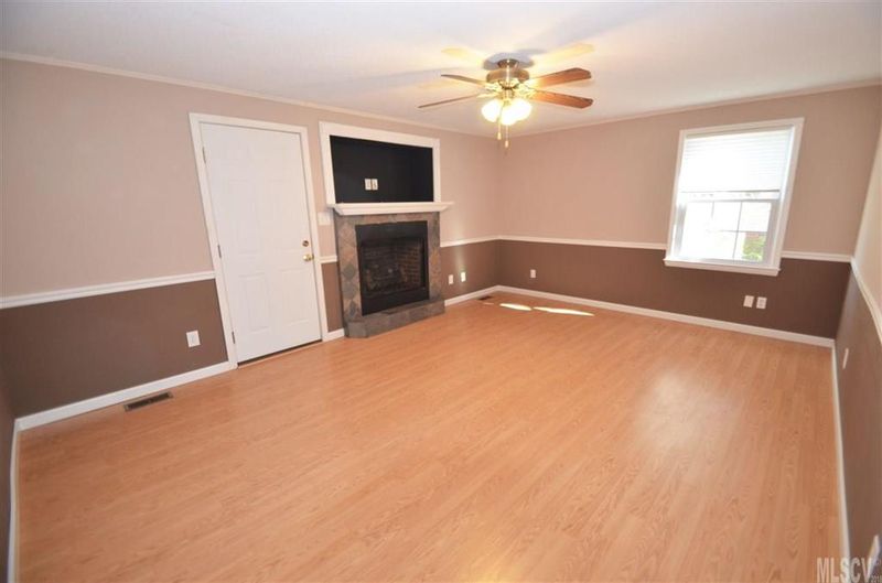 143 25th Ave NW, Hickory, NC 28601