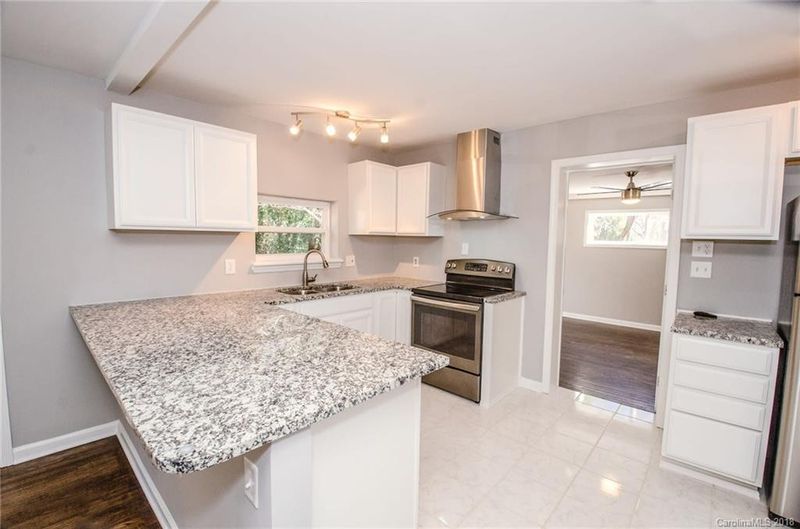 709 Vanderbrook Rd, Charlotte, NC 28215