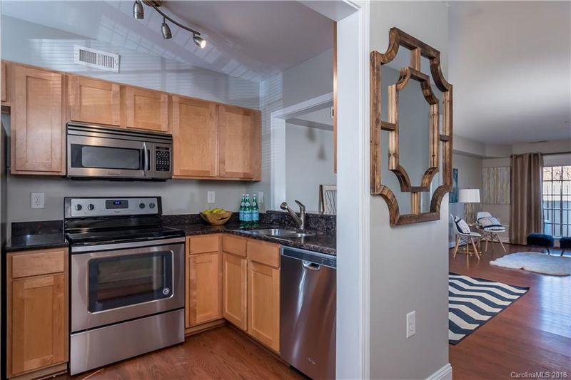 1207 Green Oaks Ln #B, Charlotte, NC 28205