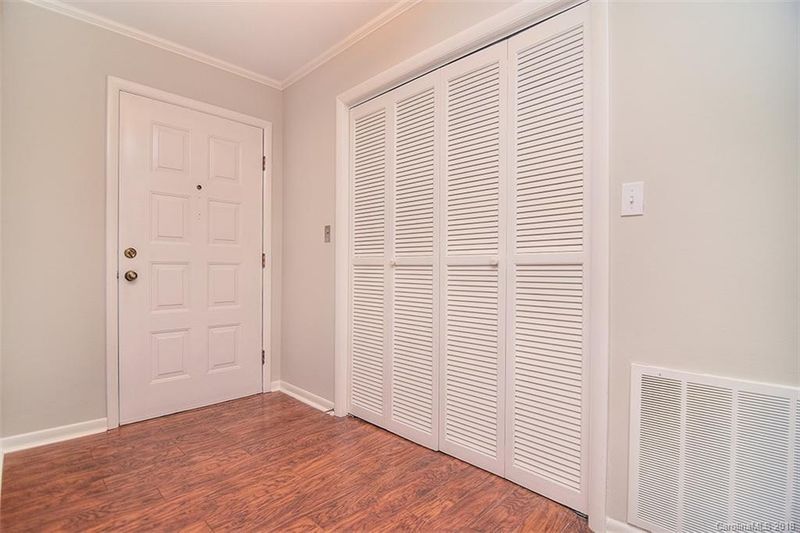 5811 Sharon Rd #E, Charlotte, NC 28210
