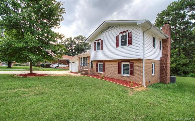 853 Log Cabin Rd, Charlotte, NC 28213