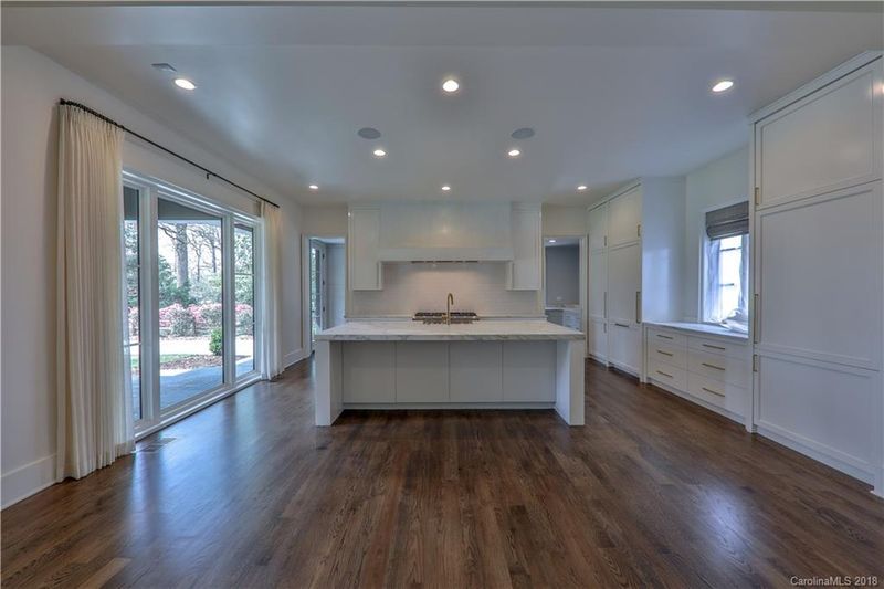 140 Canterbury Rd N, Charlotte, NC 28211