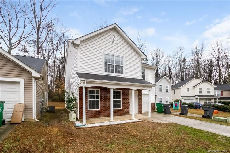 1223 Pinehaven Ct, Charlotte, NC 28215