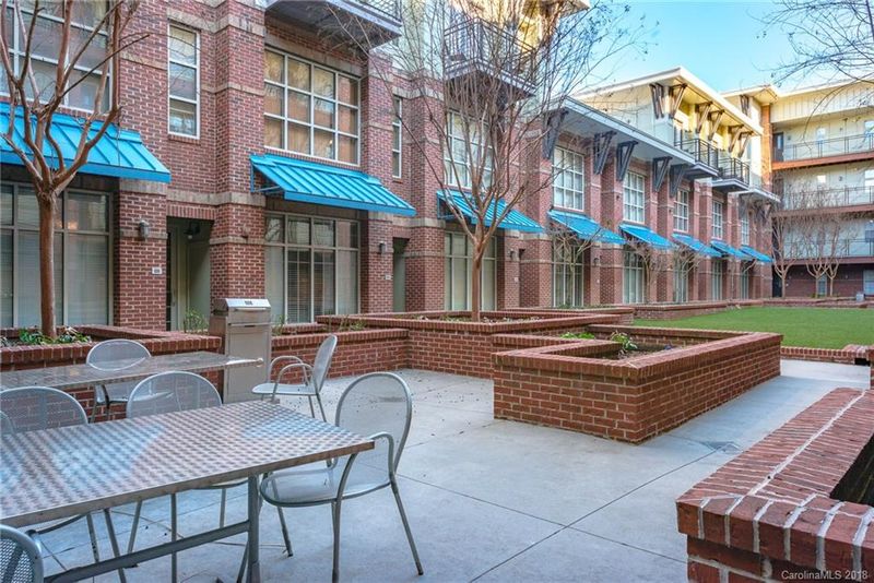 1101 W 1st St #215, Charlotte, NC 28202