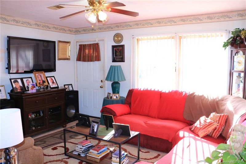 2821 Meade Ave, Gastonia, NC 28052