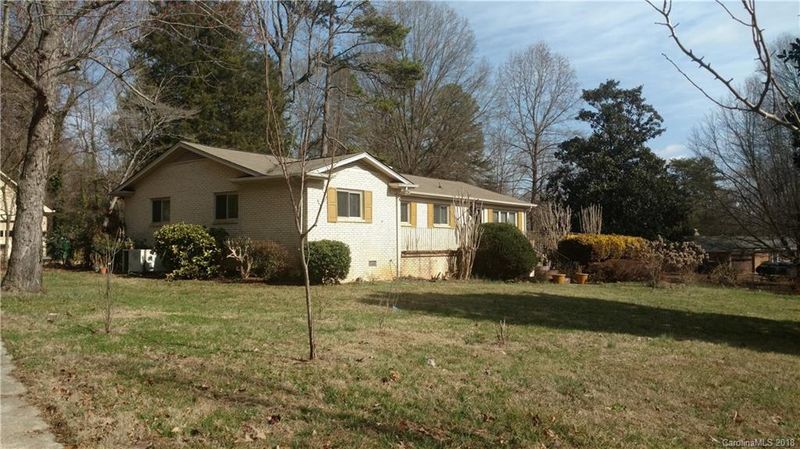 7541 Lisa Cir, Charlotte, NC 28215