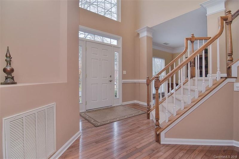 8809 Walden Ridge Dr, Charlotte, NC 28216