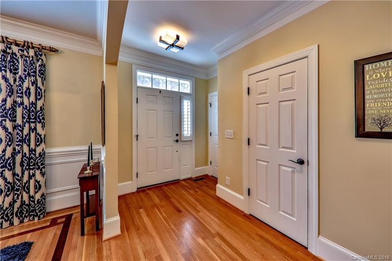 5939 Bridger Ct, Charlotte, NC 28211