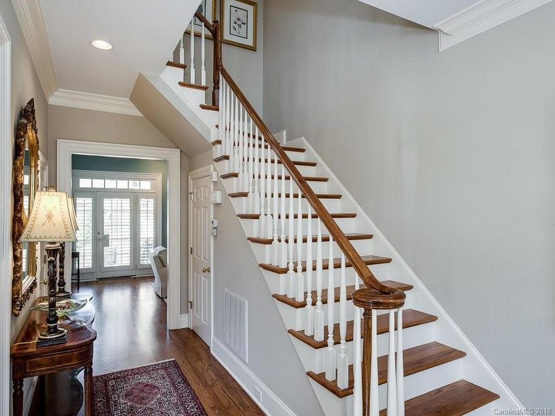 1138 S Kings Dr, Charlotte, NC 28207
