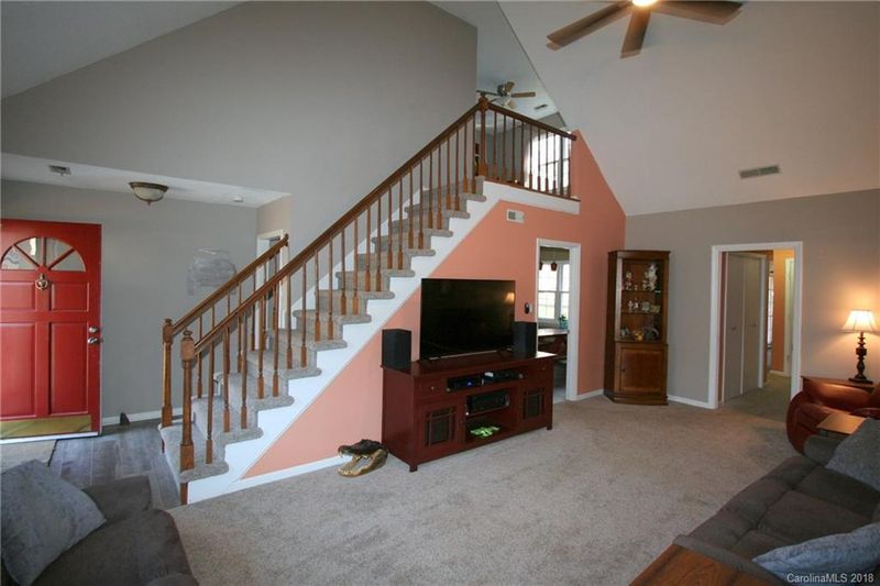 8305 Stallion Ct, Charlotte, NC 28215