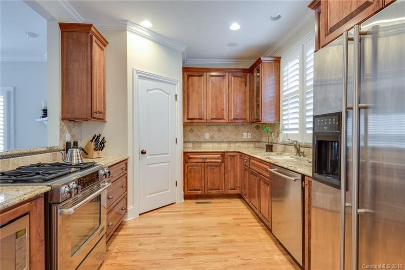811 Isabel Ct, Charlotte, NC 28211