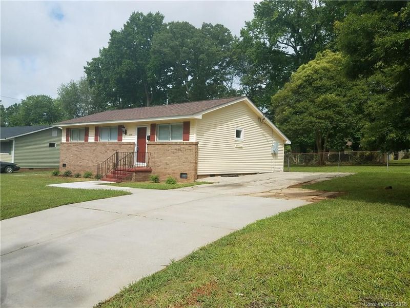 2720 Thornton Rd, Charlotte, NC 28208