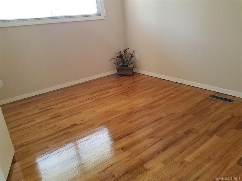 2720 Thornton Rd, Charlotte, NC 28208