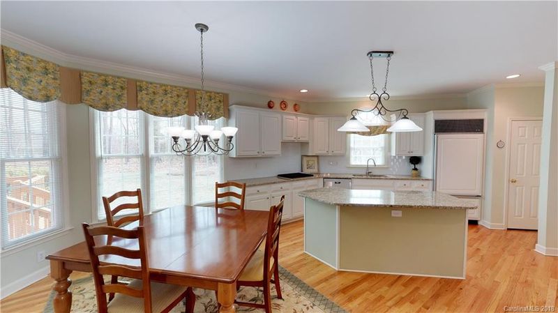 2706 Hampton Glen Ct, Matthews, NC 28105