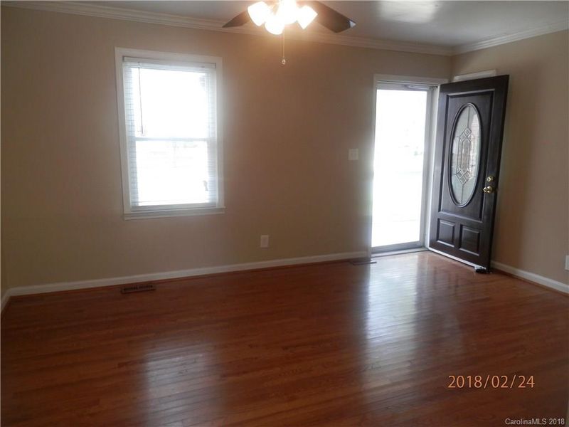 201 S Smallwood Pl, Charlotte, NC 28208