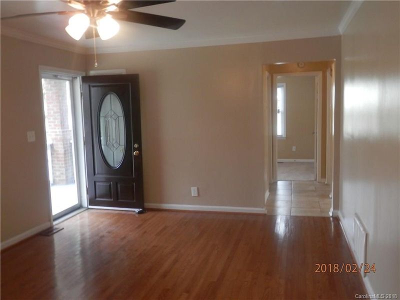 201 S Smallwood Pl, Charlotte, NC 28208