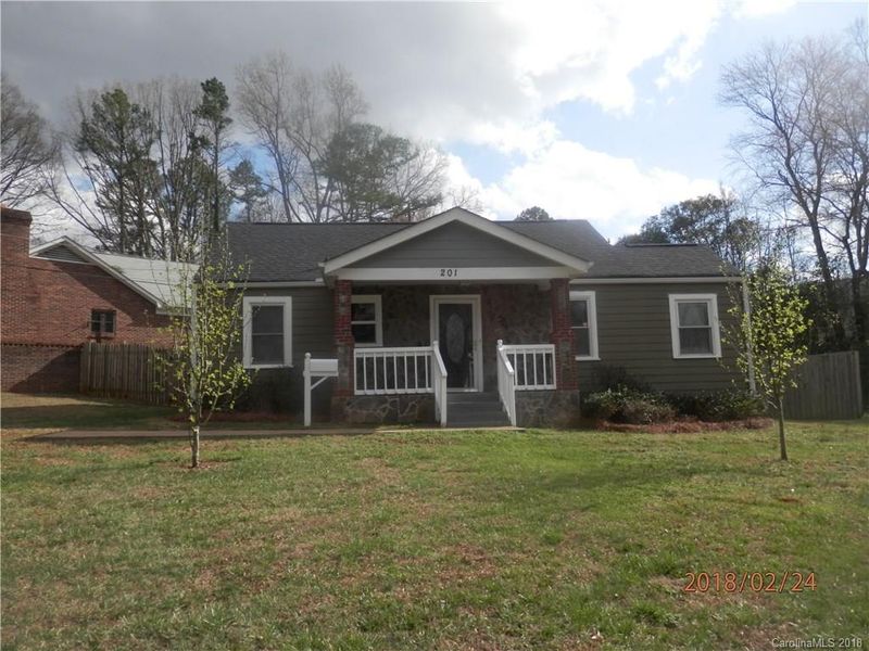 201 S Smallwood Pl, Charlotte, NC 28208