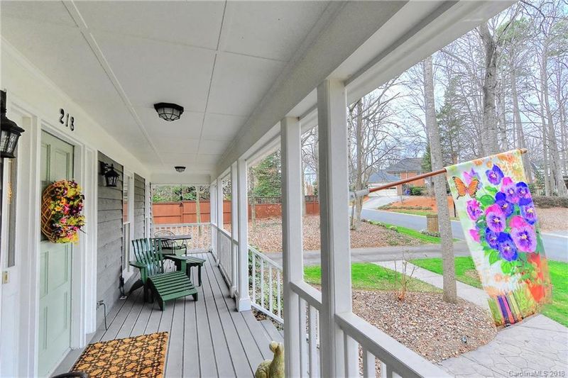218 Benton Woods Dr, Matthews, NC 28105