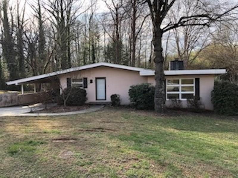 3051 1st St NW, Hickory, NC 28601
