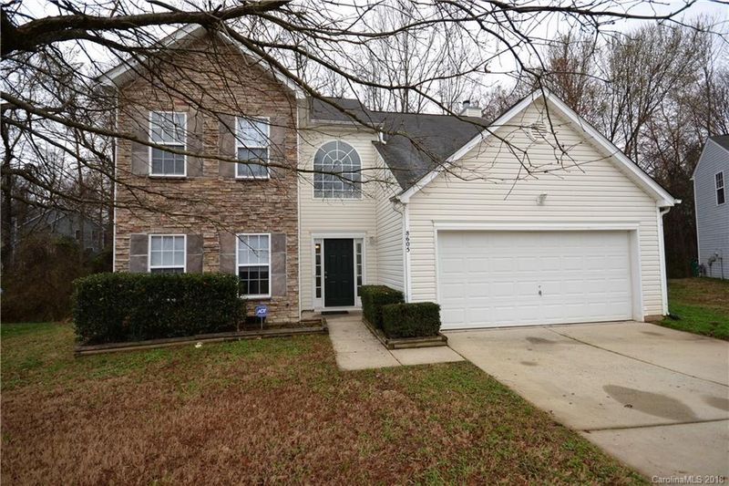 8605 Royal Bluff Dr, Charlotte, NC 28269