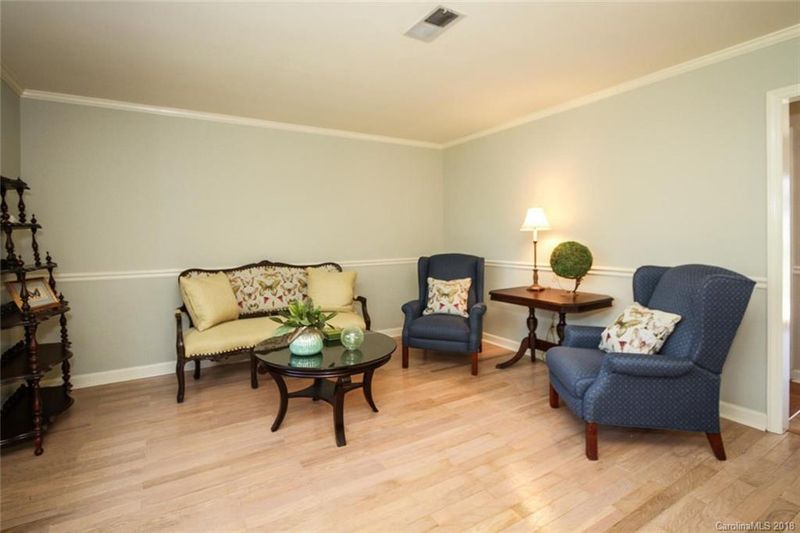 4828 Carousel Dr, Charlotte, NC 28212