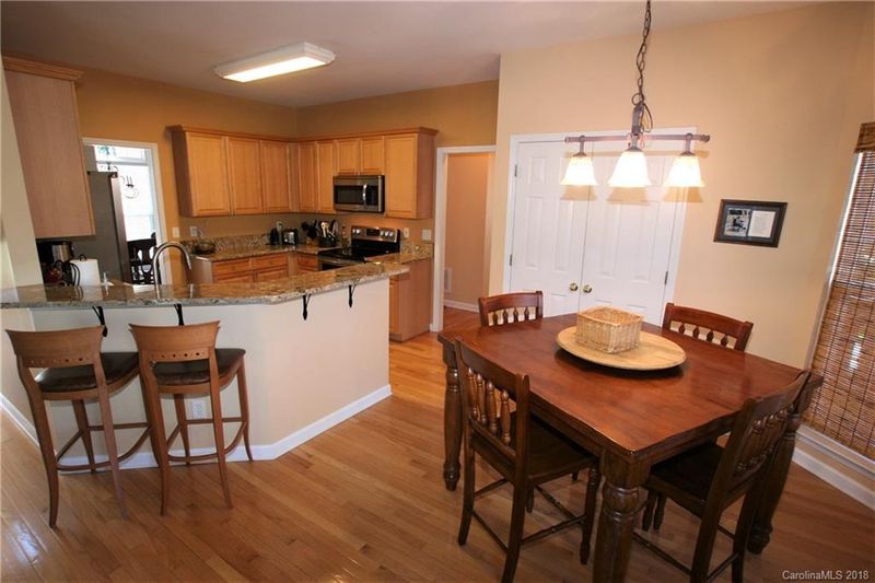 4804 Shadow Pine Dr, Charlotte, NC 28269