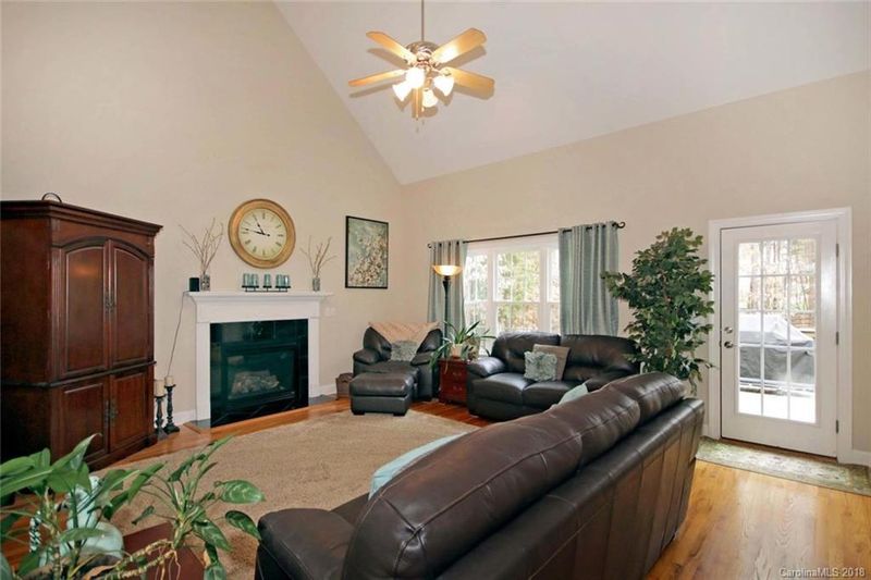 207 Honeysuckle Creek Loop, Mooresville, NC 28117