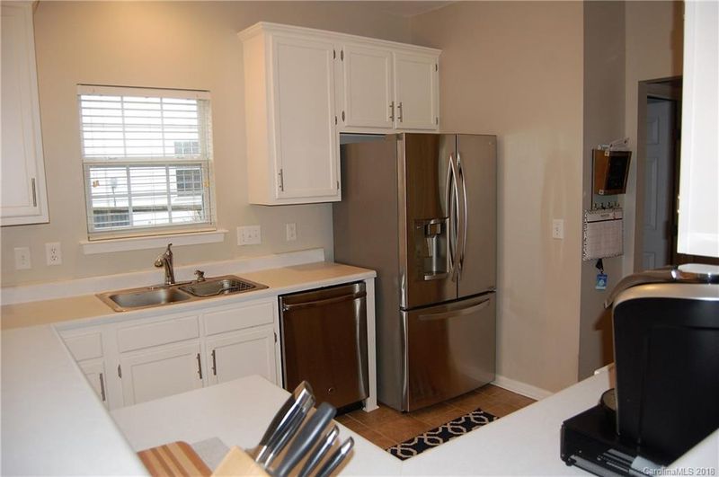 2440 Acadia Ct, Kannapolis, NC 28083