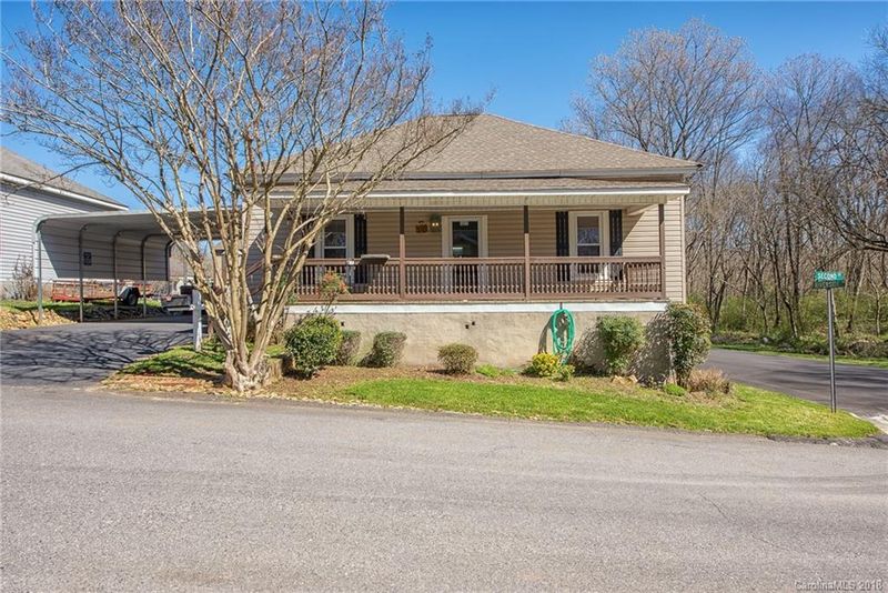 18 2nd St, Cramerton, NC 28032