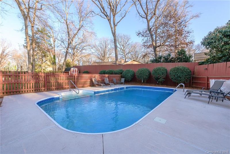 7009 Foxworth Dr, Charlotte, NC 28226