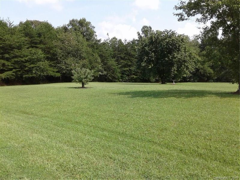 2733 Devonshire Rd, Newton, NC 28658
