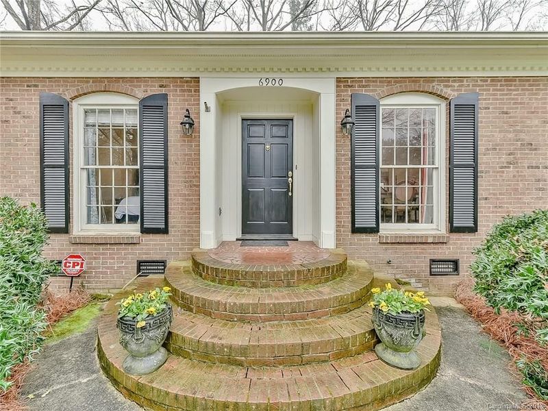 6900 Rocky Falls Rd, Charlotte, NC 28211