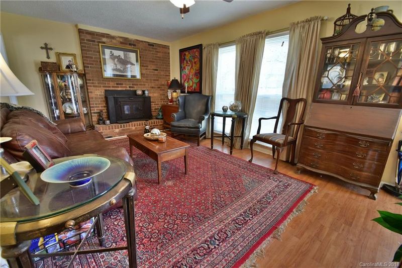 705 King Arthur Dr, Gastonia, NC 28056