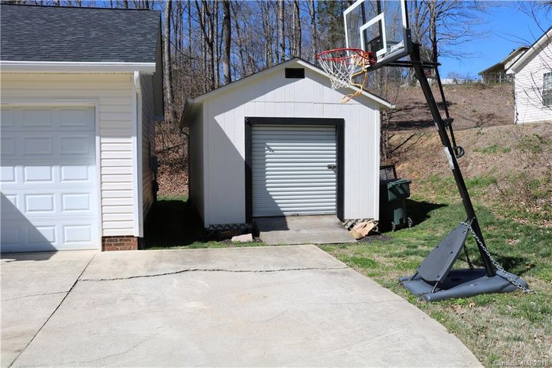 1040 Fox Run Cir, Concord, NC 28025