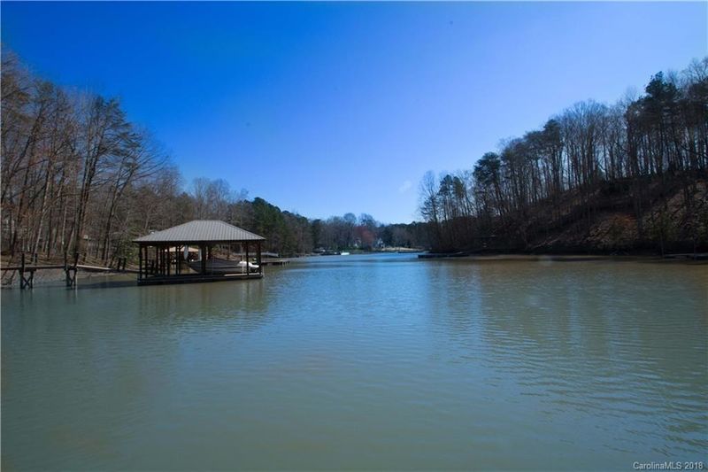 4051 Bordeaux Dr, Denver, NC 28037