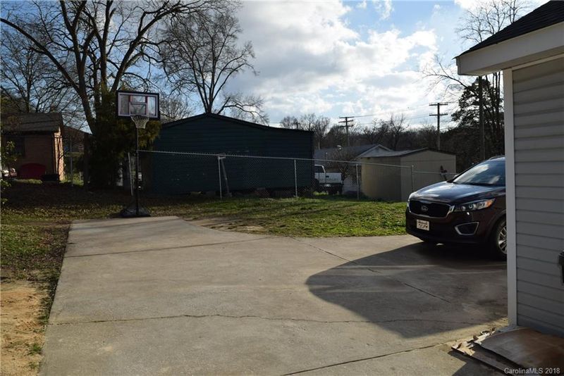 409 W Davidson Ave, Gastonia, NC 28052