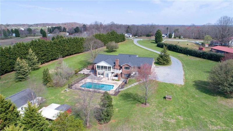 1722 Shoal Rd, Lincolnton, NC 28092