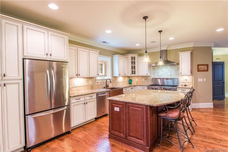 2125 Bay St, Charlotte, NC 28205